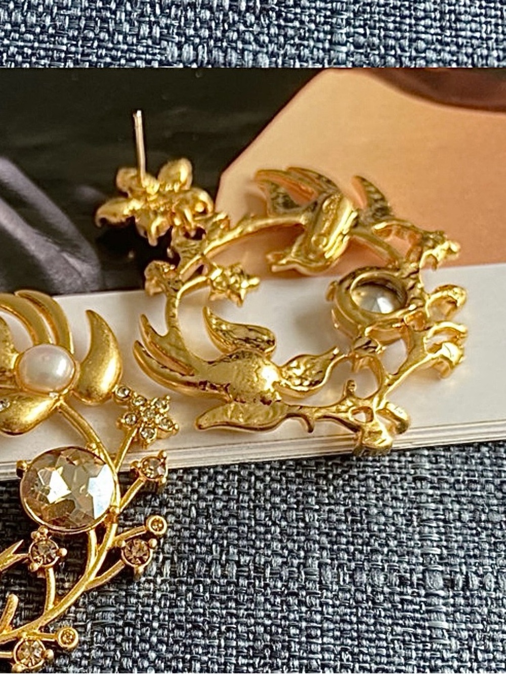 Oscar de la Renta Bird Wreath Hoop Earrings - Picture 4 of 4